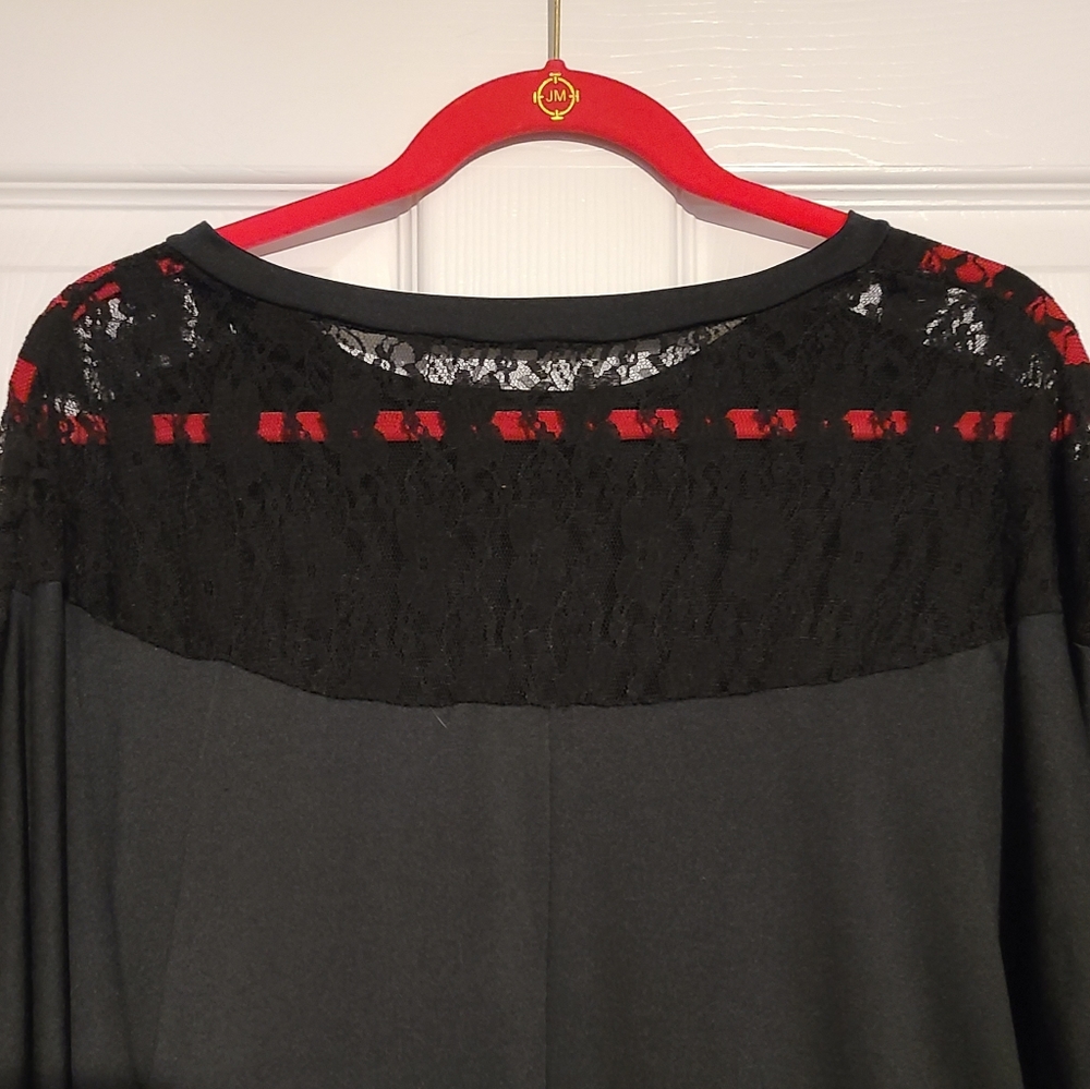 BLACK LACE TOP. - Picture 3 of 3